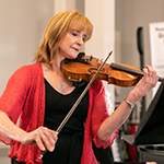 Linda Kistler, violin teacher playing the violin